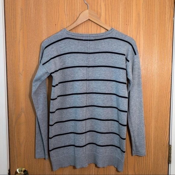 Forever 21 Pull Over Sweater/ Sweatshirt Gray and Black Stripes Size Sma… - Picture 3 of 7